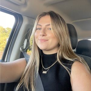 Meet your Posher, Abbey